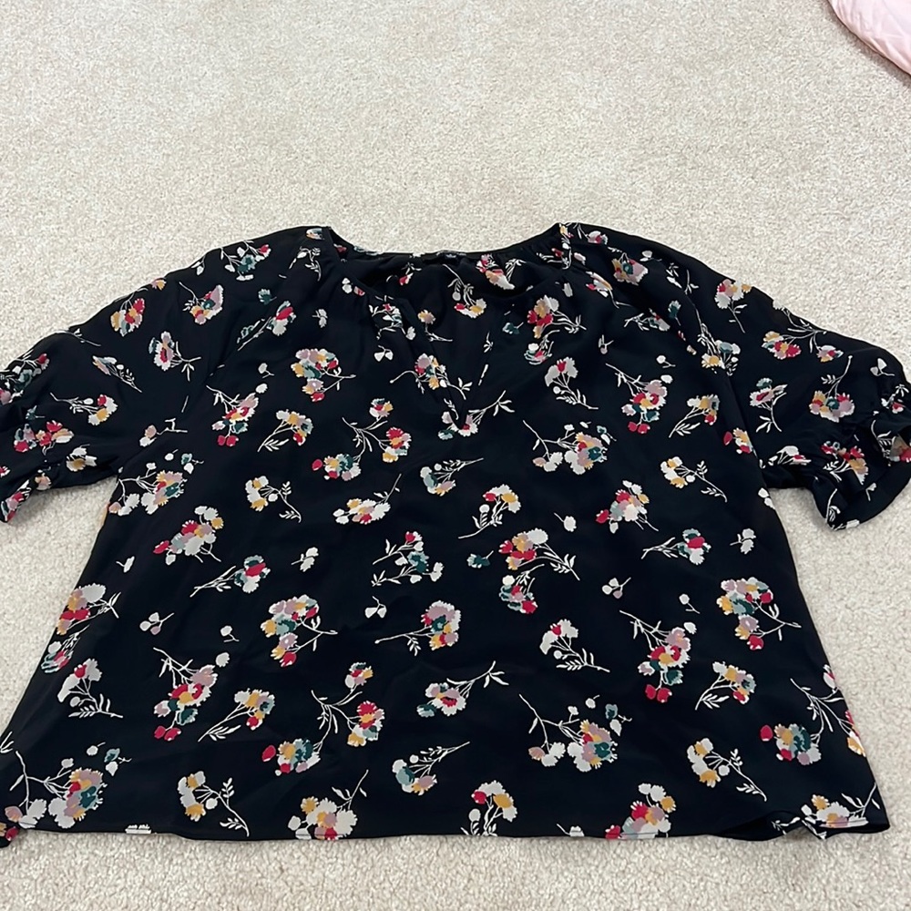 black floral puff sleeve V-neck blouse